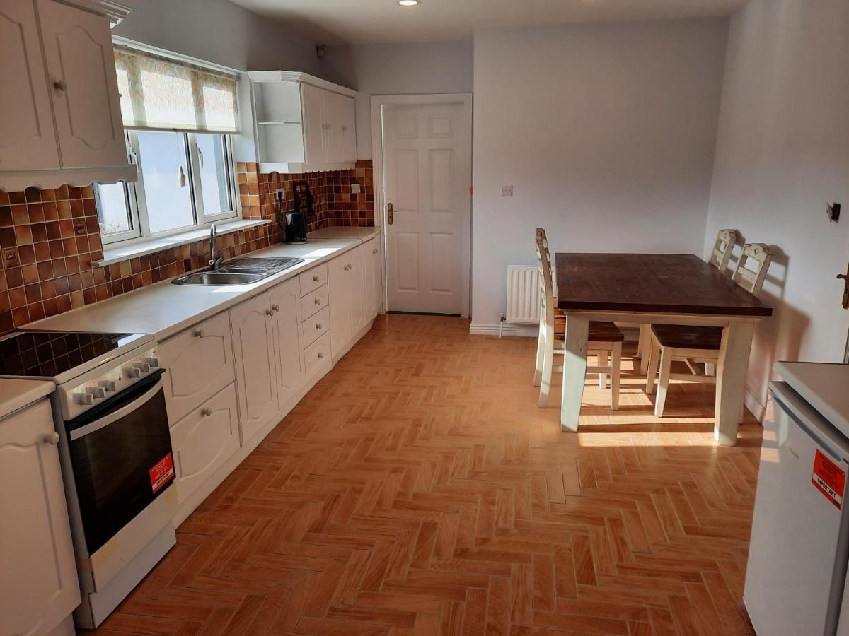 4 Bedroom, 15 Min To Limerick City Quiet Retreat. Exterior foto